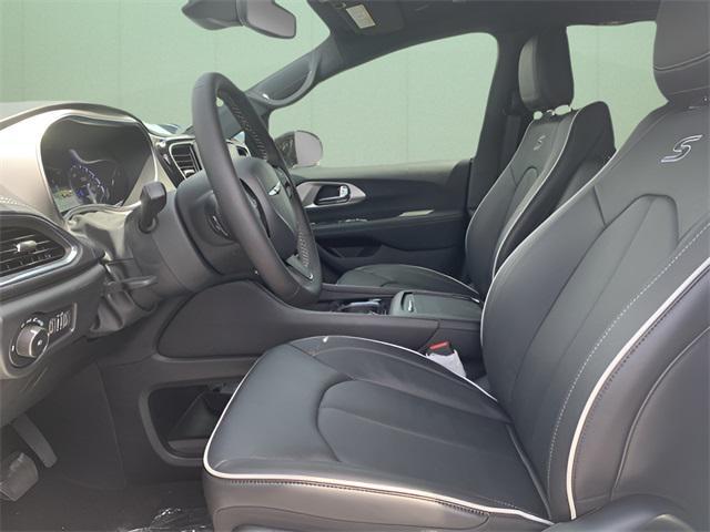new 2024 Chrysler Pacifica car, priced at $51,622