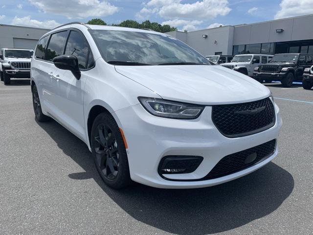 new 2024 Chrysler Pacifica car, priced at $45,488