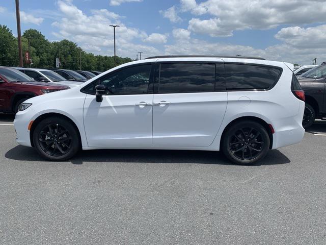 new 2024 Chrysler Pacifica car, priced at $45,488