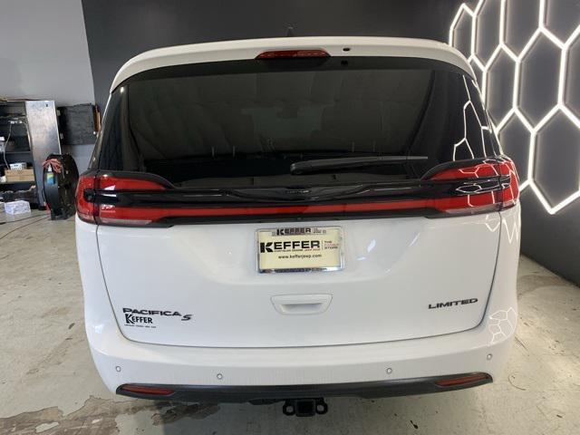 new 2024 Chrysler Pacifica car, priced at $49,697