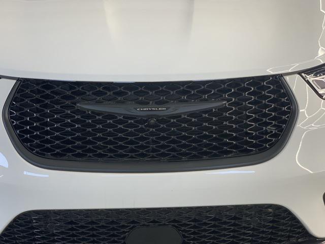 new 2024 Chrysler Pacifica car, priced at $49,697