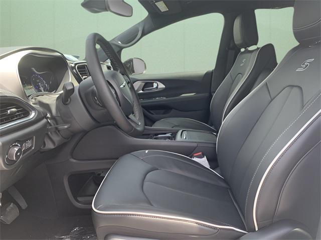 new 2024 Chrysler Pacifica car, priced at $51,622