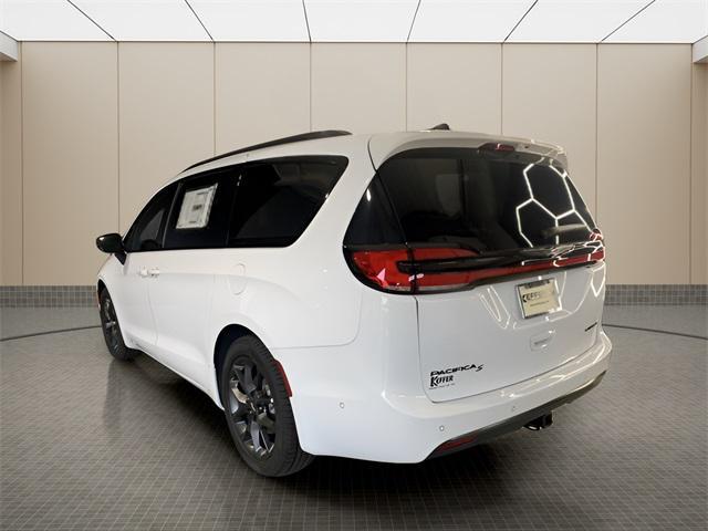 new 2024 Chrysler Pacifica car, priced at $51,622