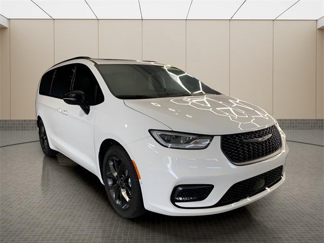 new 2024 Chrysler Pacifica car, priced at $51,622
