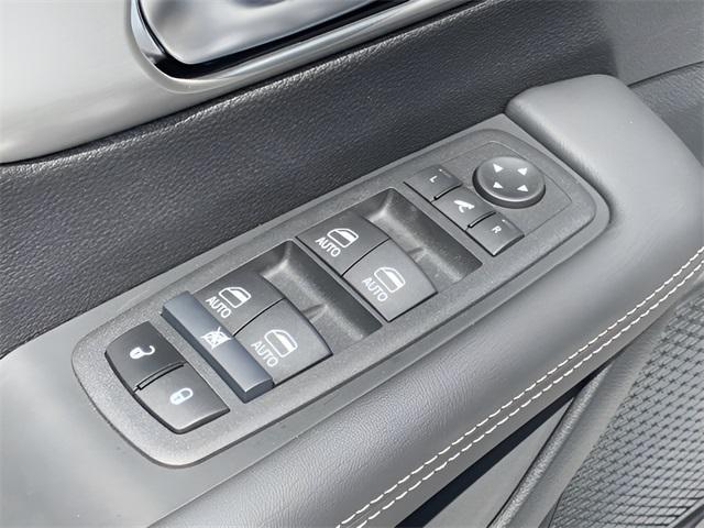 new 2024 Chrysler Pacifica car, priced at $51,622