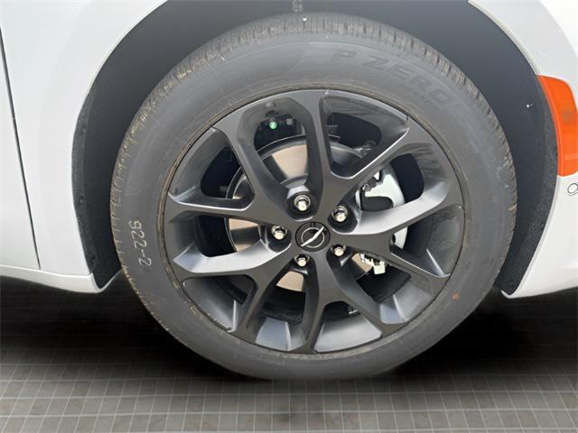 new 2024 Chrysler Pacifica car, priced at $51,622