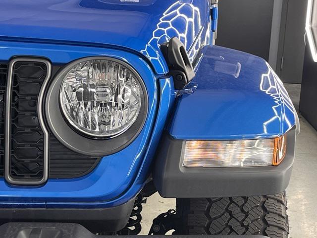 new 2025 Jeep Gladiator car, priced at $42,140