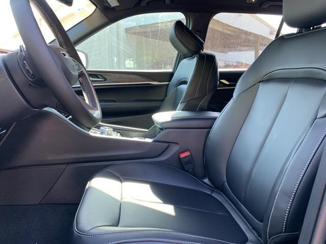 new 2025 Jeep Grand Cherokee car, priced at $42,625