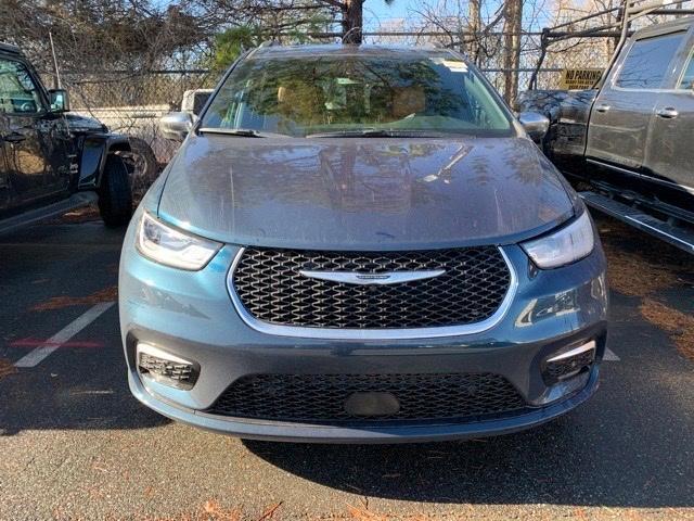 new 2025 Chrysler Pacifica Hybrid car, priced at $53,851