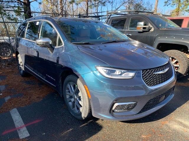 new 2025 Chrysler Pacifica Hybrid car, priced at $53,851