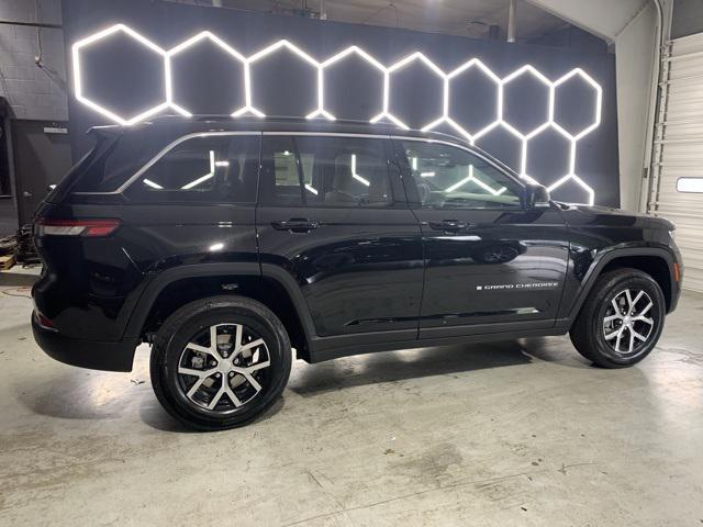 new 2025 Jeep Grand Cherokee car, priced at $44,888