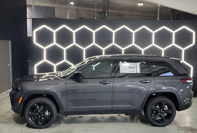 new 2025 Jeep Grand Cherokee car, priced at $43,400