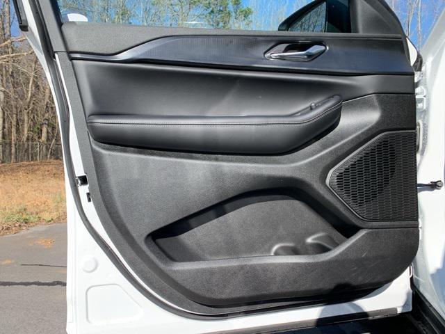 new 2025 Jeep Grand Cherokee car, priced at $43,620