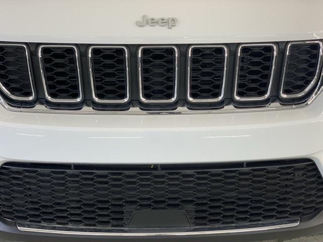 new 2025 Jeep Grand Cherokee car, priced at $38,188