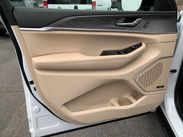 new 2025 Jeep Grand Cherokee L car, priced at $49,264