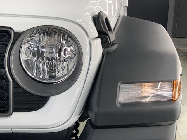 new 2025 Jeep Wrangler car, priced at $43,633