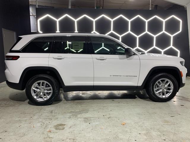 new 2025 Jeep Grand Cherokee car, priced at $38,539