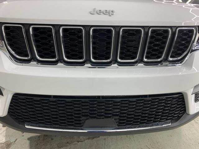 new 2025 Jeep Grand Cherokee car, priced at $38,539