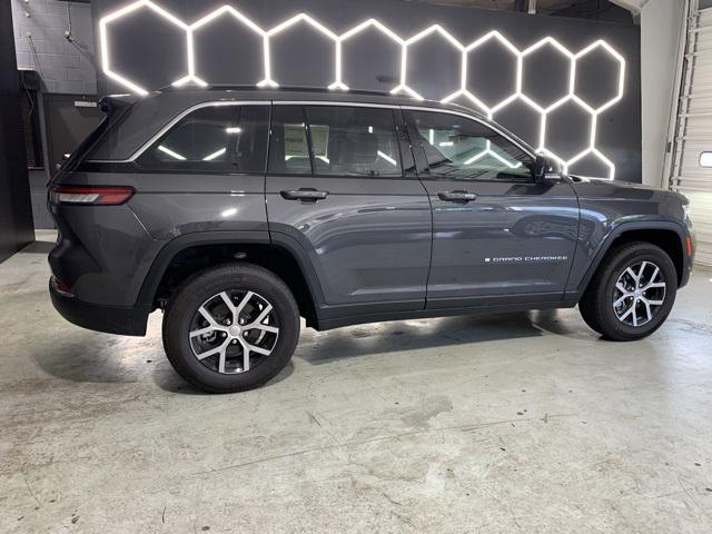 new 2025 Jeep Grand Cherokee car, priced at $47,616