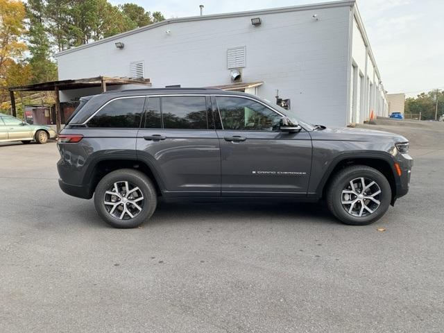 new 2025 Jeep Grand Cherokee car, priced at $48,230