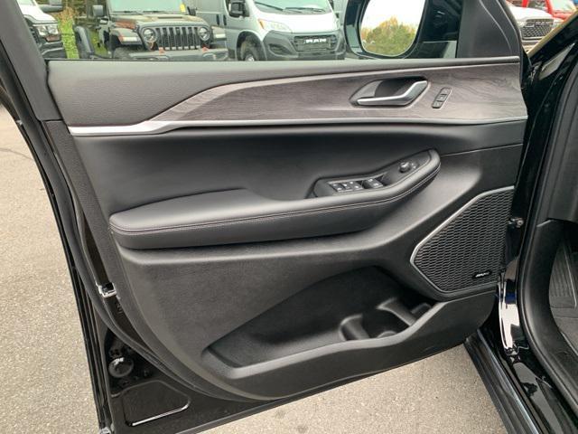 new 2024 Jeep Grand Cherokee L car, priced at $58,405