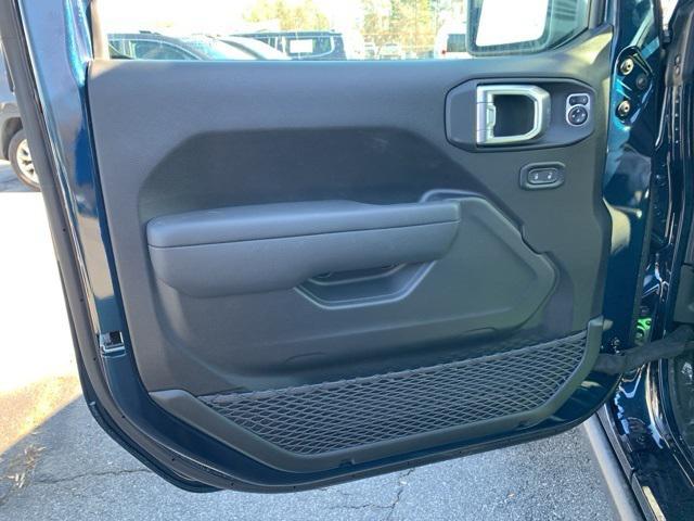 new 2025 Jeep Gladiator car, priced at $42,630