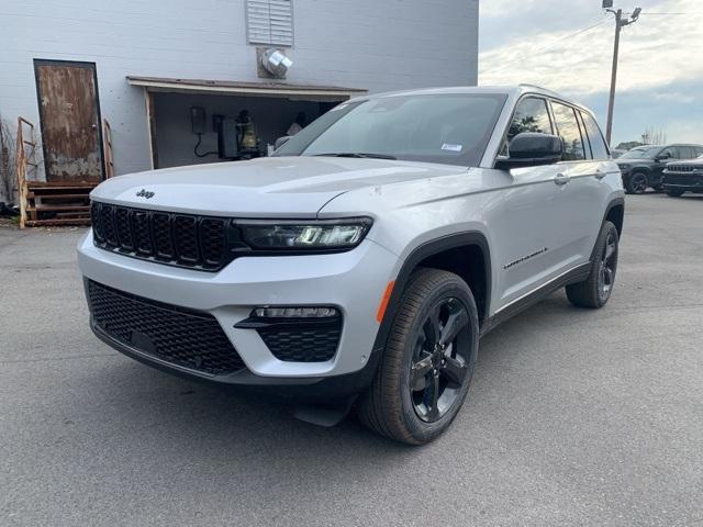 new 2025 Jeep Grand Cherokee car, priced at $52,382