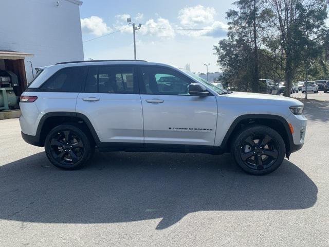 new 2025 Jeep Grand Cherokee car, priced at $48,999