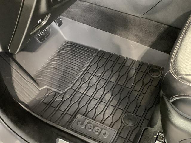 used 2022 Jeep Grand Cherokee car, priced at $39,000