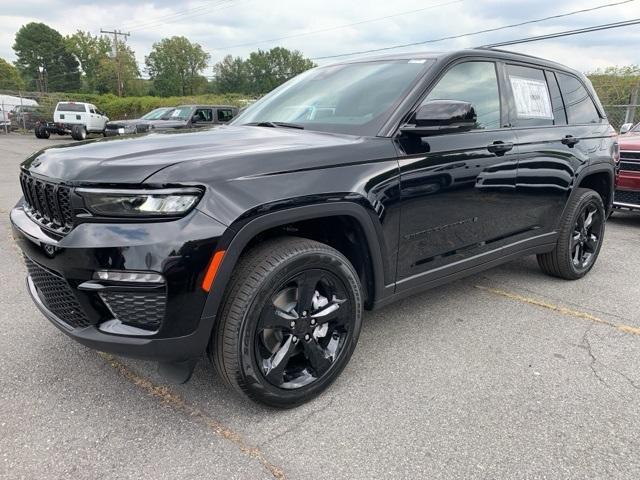 new 2025 Jeep Grand Cherokee car, priced at $41,929