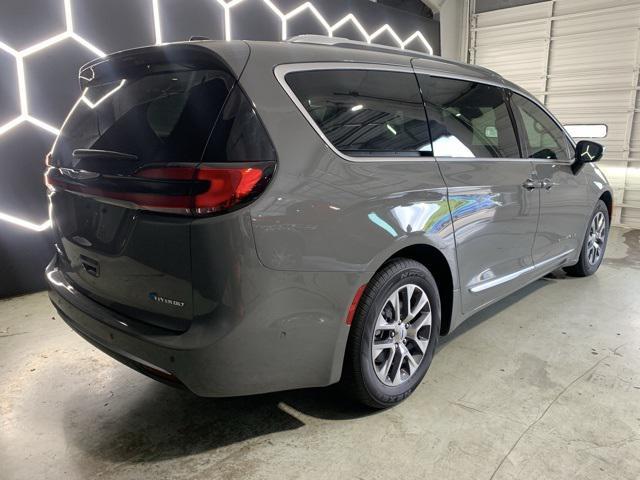 new 2025 Chrysler Pacifica car, priced at $54,736