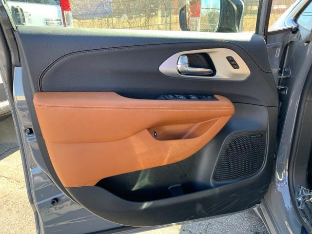 new 2025 Chrysler Pacifica car, priced at $53,101