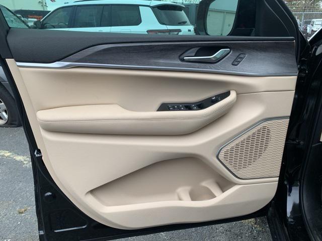 new 2025 Jeep Grand Cherokee car, priced at $48,999