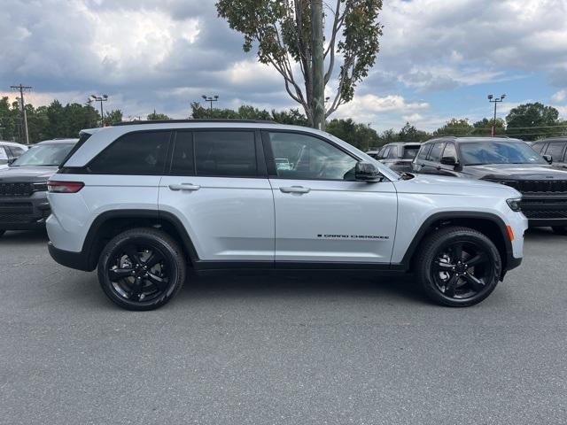 new 2025 Jeep Grand Cherokee car, priced at $46,825