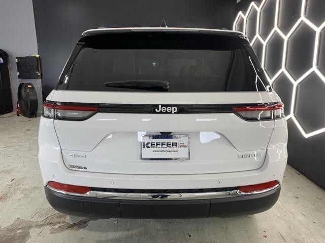 new 2025 Jeep Grand Cherokee car, priced at $43,301