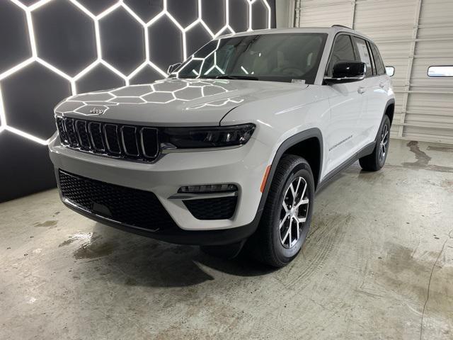 new 2025 Jeep Grand Cherokee car, priced at $43,301