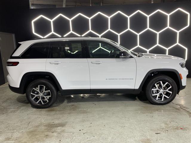 new 2025 Jeep Grand Cherokee car, priced at $43,301