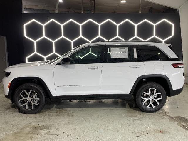new 2025 Jeep Grand Cherokee car, priced at $43,301
