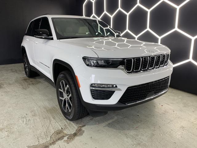 new 2025 Jeep Grand Cherokee car, priced at $43,301