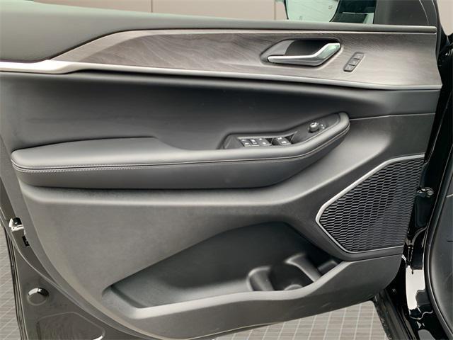 new 2025 Jeep Grand Cherokee car, priced at $51,305
