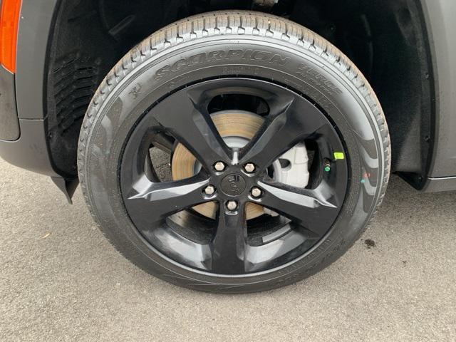 new 2025 Jeep Grand Cherokee car, priced at $48,999