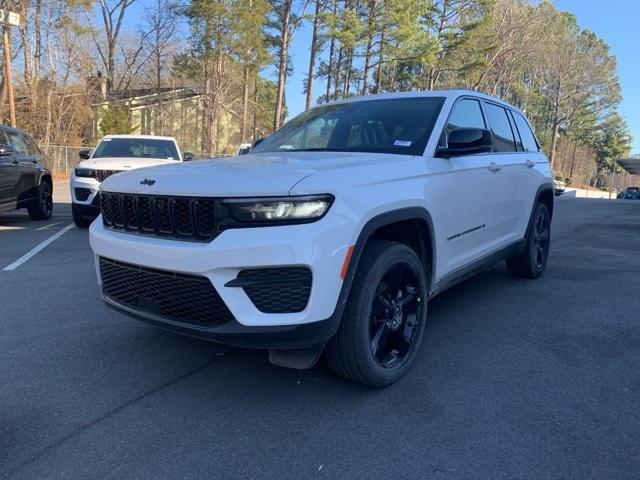 new 2025 Jeep Grand Cherokee car, priced at $43,970