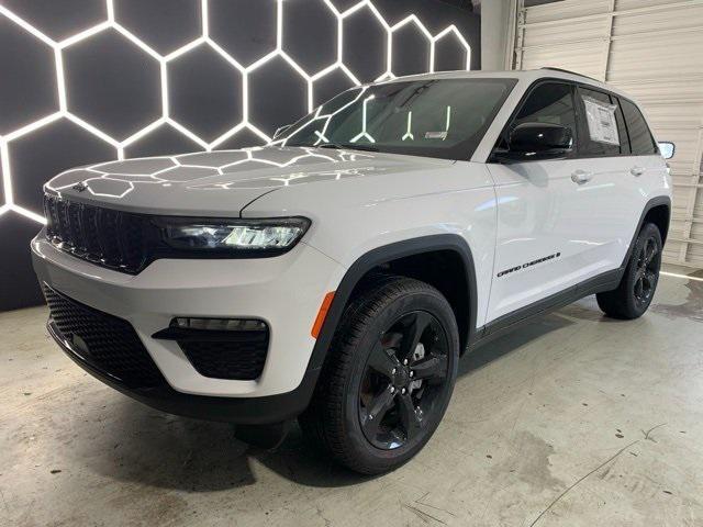 new 2025 Jeep Grand Cherokee car, priced at $42,805