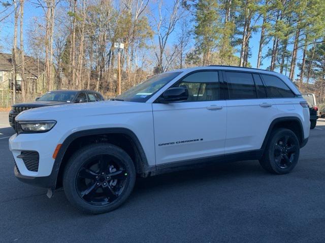 new 2025 Jeep Grand Cherokee car, priced at $43,470