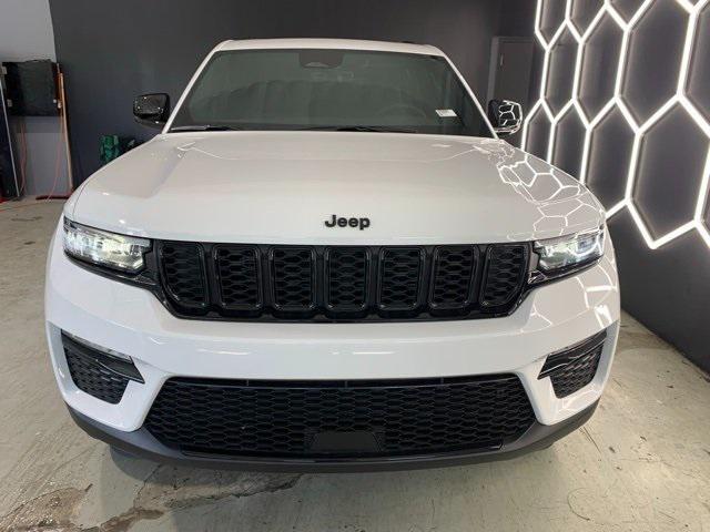 new 2025 Jeep Grand Cherokee car, priced at $42,805