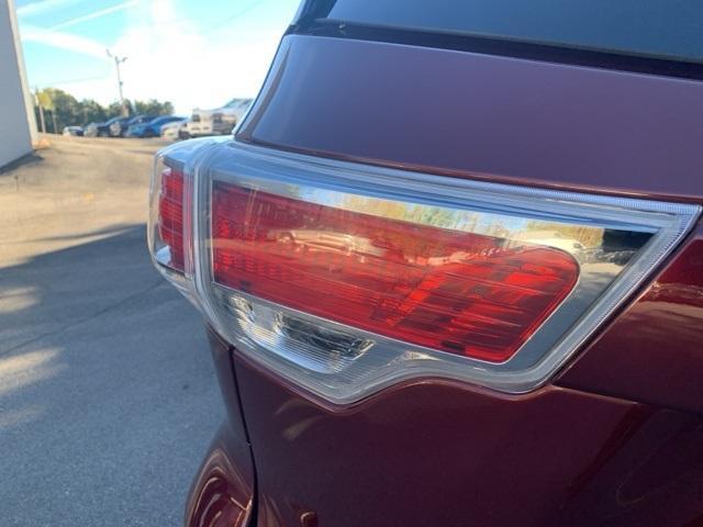 used 2015 Toyota Highlander car, priced at $20,900