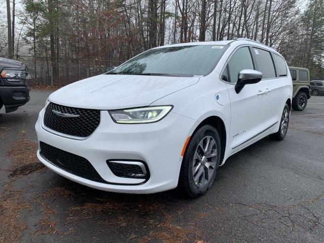 new 2025 Chrysler Pacifica Hybrid car, priced at $53,405