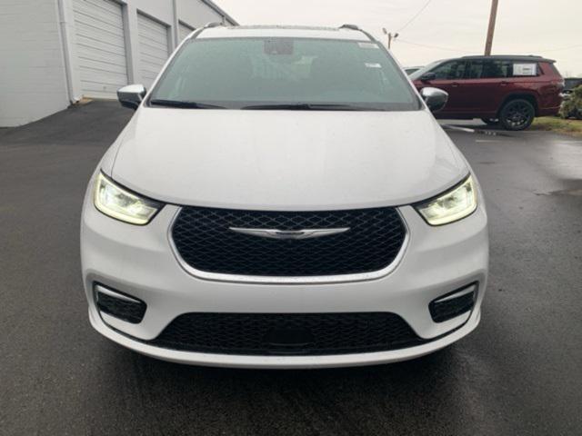 new 2025 Chrysler Pacifica car, priced at $52,655