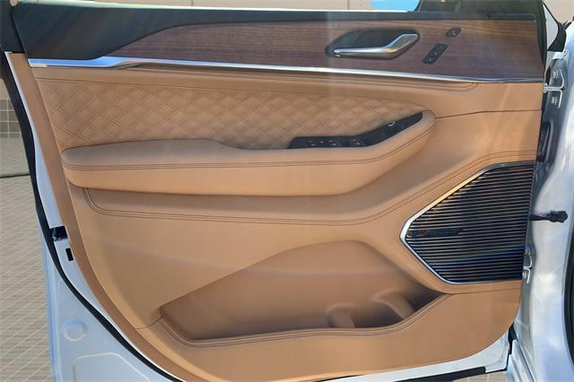new 2025 Jeep Grand Cherokee car, priced at $60,785