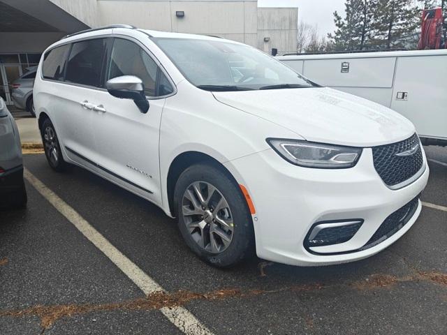 new 2025 Chrysler Pacifica Hybrid car, priced at $53,405